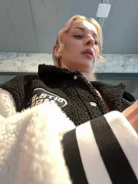 Diamond Bunny  online show from April 2026 03:13:01 PM