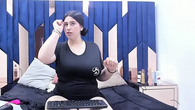 Snapshot of Criistaal_ chatting on February 2025 04:41:02 AM Criistaal  online show from February 2025 04:41:02 AM