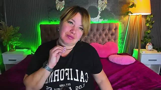 Snapshot of CurlyDreams chatting on February 2026 05:48:01 AM CurlyDreams online show from February 2026 05:48:01 AM