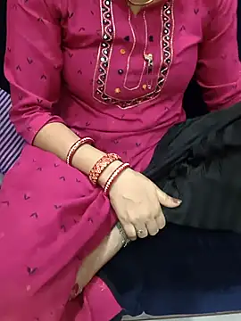 Snapshot of kaveerpooja947 chatting on May 2026 05:18:01 PM kaveerpooja947 online show from May 2026 05:18:01 PM