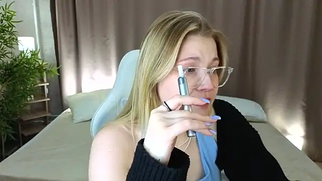 Colleen Blake online show from April 2026 07:07:02 PM