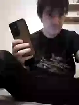 Snapshot of Loveme1902 chatting on December 2024 08:41:02 AM Loveme1902 online show from December 2024 08:41:02 AM