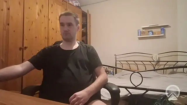 Snapshot of Loveme1902 chatting on April 2026 08:15:02 AM Loveme1902 online show from April 2026 08:15:02 AM