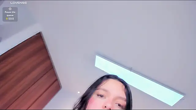 Bella-hadiid online show from February 2025 02:38:02 PM