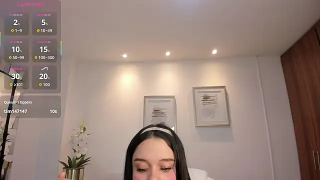 Bella-hadiid online show from October 2025 11:24:01 PM