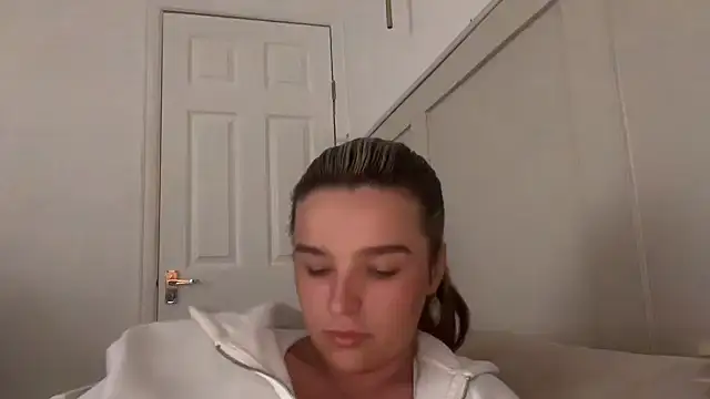 maisiesmithx online show from September 2025 01:01:01 PM