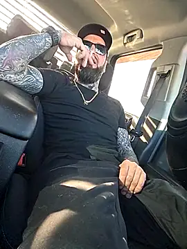 Beardedtattood online show from November 2025 03:06:02 PM