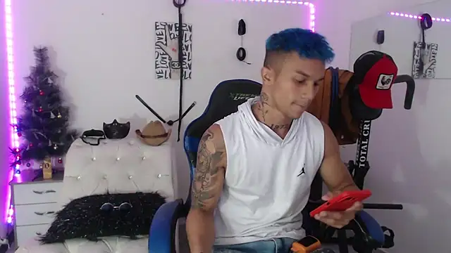 Snapshot of Leonard_Price chatting on February 2025 03:45:01 AM Leonard Price online show from February 2025 03:45:01 AM