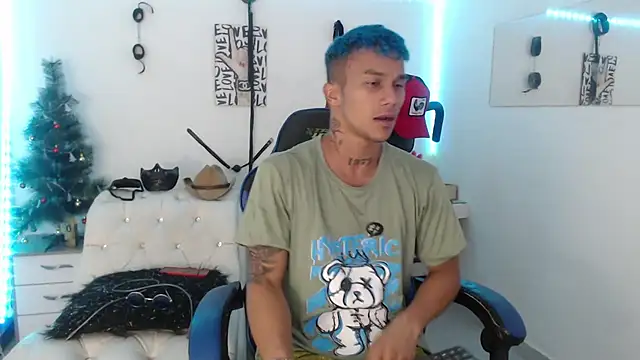 Snapshot of Leonard_Price chatting on February 2025 03:48:01 AM Leonard Price online show from February 2025 03:48:01 AM