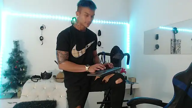 Snapshot of Leonard_Price chatting on February 2025 02:37:01 PM Leonard Price online show from February 2025 02:37:01 PM