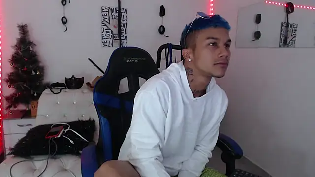 Snapshot of Leonard_Price chatting on February 2025 03:08:02 AM Leonard Price online show from February 2025 03:08:02 AM