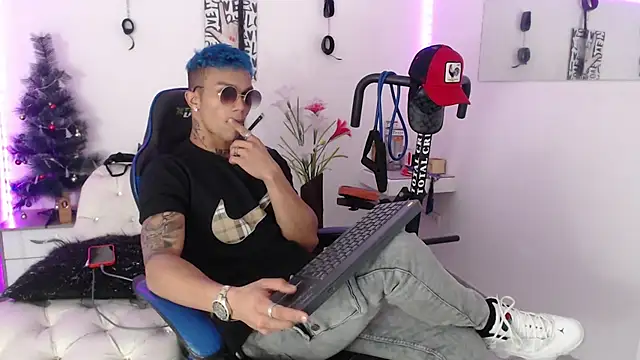 Snapshot of Leonard_Price chatting on February 2025 03:21:01 PM Leonard Price online show from February 2025 03:21:01 PM