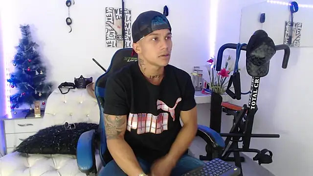 Snapshot of Leonard_Price chatting on February 2025 03:53:01 PM Leonard Price online show from February 2025 03:53:01 PM