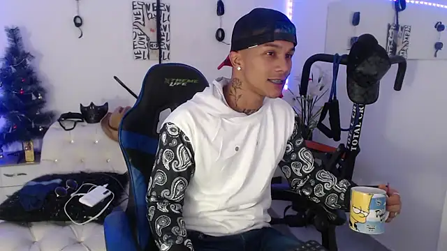 Snapshot of Leonard_Price chatting on February 2025 02:46:01 AM Leonard Price online show from February 2025 02:46:01 AM