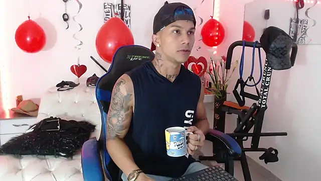 Snapshot of Leonard_Price chatting on February 2025 02:12:01 AM Leonard Price online show from February 2025 02:12:01 AM