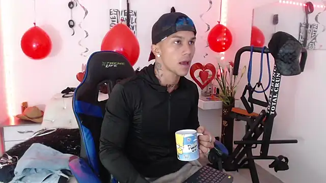 Snapshot of Leonard_Price chatting on February 2025 05:26:02 AM Leonard Price online show from February 2025 05:26:02 AM