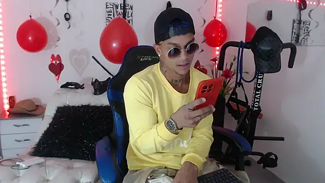 Snapshot of Leonard_Price chatting on February 2025 03:22:01 AM Leonard Price online show from February 2025 03:22:01 AM