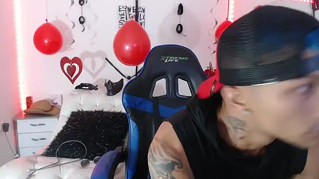 Snapshot of Leonard_Price chatting on February 2025 02:37:01 AM Leonard Price online show from February 2025 02:37:01 AM