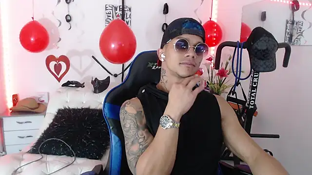 Snapshot of Leonard_Price chatting on February 2025 05:41:01 AM Leonard Price online show from February 2025 05:41:01 AM