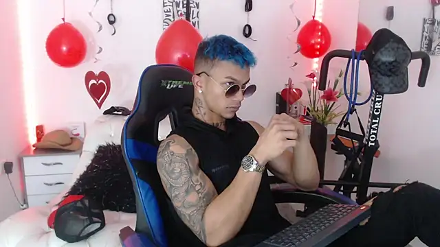 Snapshot of Leonard_Price chatting on February 2025 03:04:02 AM Leonard Price online show from February 2025 03:04:02 AM