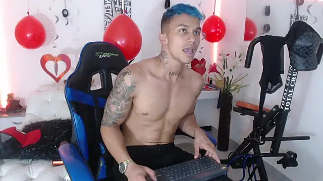 Snapshot of Leonard_Price chatting on February 2025 01:18:02 AM Leonard Price online show from February 2025 01:18:02 AM