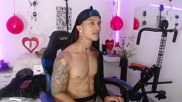 Snapshot of Leonard_Price chatting on February 2025 02:07:02 AM Leonard Price online show from February 2025 02:07:02 AM