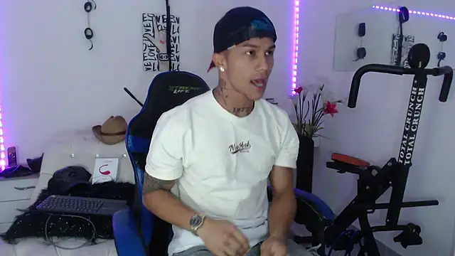 Snapshot of Leonard_Price chatting on February 2025 03:30:01 PM Leonard Price online show from February 2025 03:30:01 PM