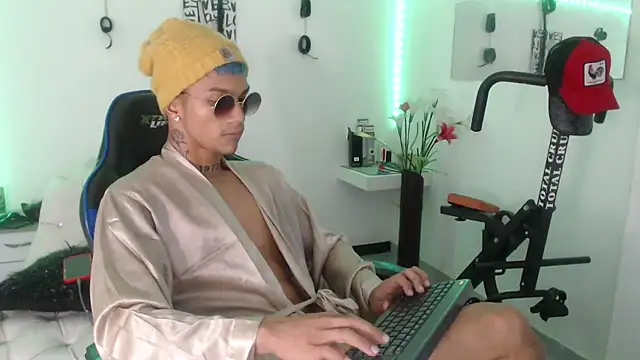 Snapshot of Leonard_Price chatting on February 2025 02:06:02 AM Leonard Price online show from February 2025 02:06:02 AM