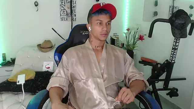 Snapshot of Leonard_Price chatting on February 2025 05:12:02 AM Leonard Price online show from February 2025 05:12:02 AM