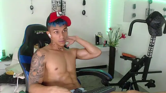 Snapshot of Leonard_Price chatting on February 2025 08:18:01 AM Leonard Price online show from February 2025 08:18:01 AM