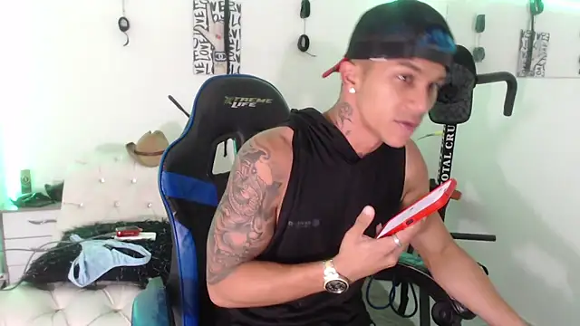 Snapshot of Leonard_Price chatting on February 2025 01:57:01 AM Leonard Price online show from February 2025 01:57:01 AM