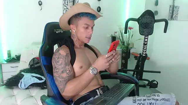 Snapshot of Leonard_Price chatting on February 2025 05:01:01 AM Leonard Price online show from February 2025 05:01:01 AM