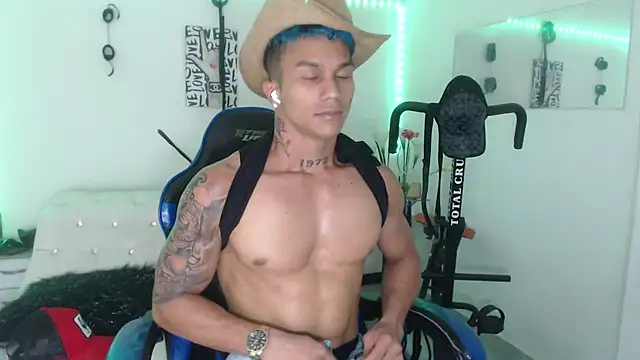 Snapshot of Leonard_Price chatting on February 2025 08:06:02 AM Leonard Price online show from February 2025 08:06:02 AM