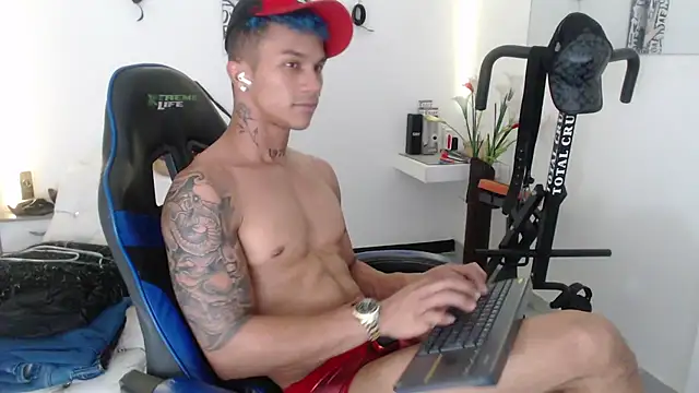 Snapshot of Leonard_Price chatting on February 2025 08:03:01 AM Leonard Price online show from February 2025 08:03:01 AM