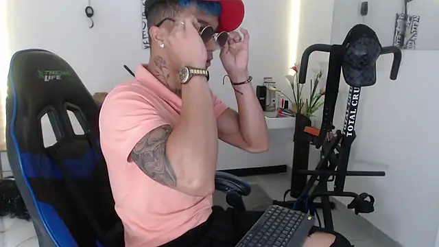 Snapshot of Leonard_Price chatting on February 2025 12:16:01 AM Leonard Price online show from February 2025 12:16:01 AM