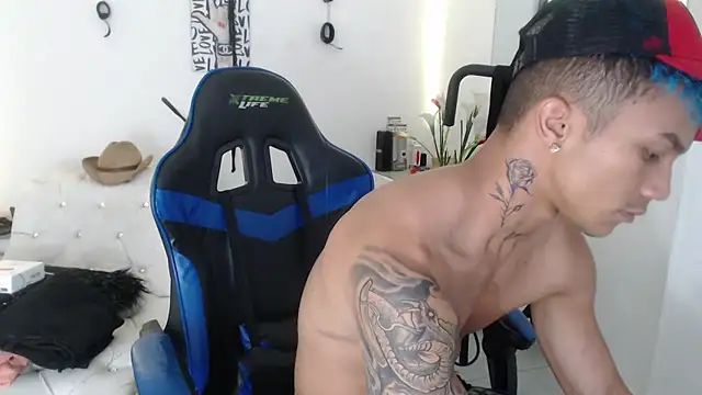 Snapshot of Leonard_Price chatting on February 2025 07:42:02 AM Leonard Price online show from February 2025 07:42:02 AM