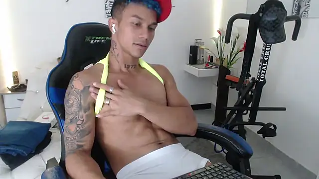 Snapshot of Leonard_Price chatting on February 2025 05:45:02 AM Leonard Price online show from February 2025 05:45:02 AM