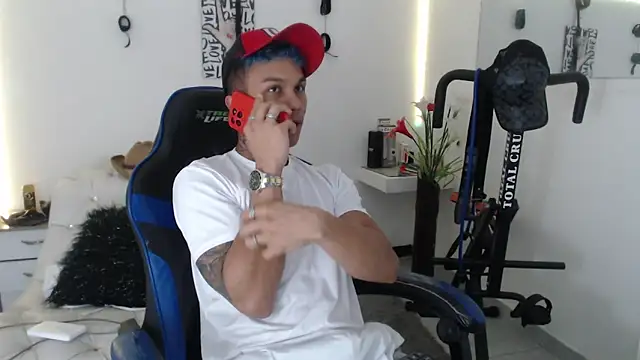 Snapshot of Leonard_Price chatting on February 2025 01:26:01 AM Leonard Price online show from February 2025 01:26:01 AM