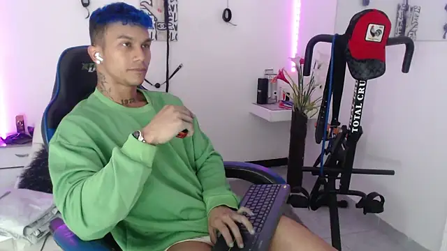 Snapshot of Leonard_Price chatting on February 2025 07:37:02 AM Leonard Price online show from February 2025 07:37:02 AM