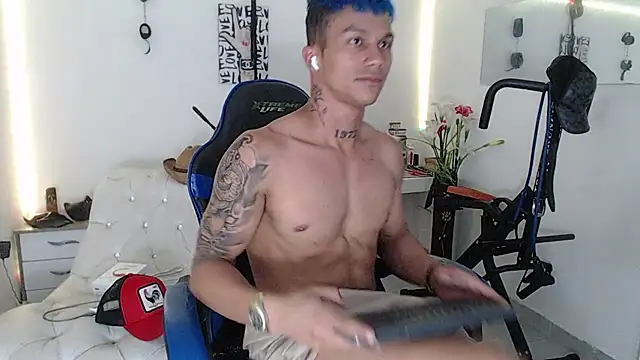 Snapshot of Leonard_Price chatting on March 2025 10:03:02 AM Leonard Price online show from March 2025 10:03:02 AM