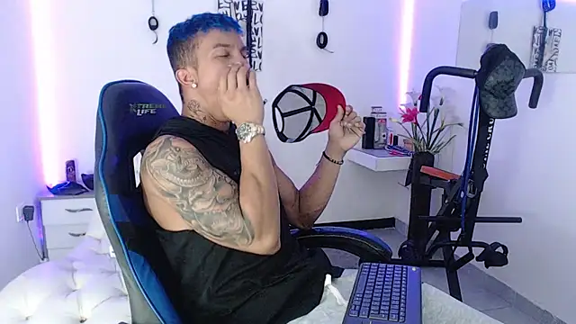 Snapshot of Leonard_Price chatting on March 2025 05:53:01 AM Leonard Price online show from March 2025 05:53:01 AM