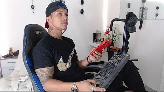 Snapshot of Leonard_Price chatting on March 2025 08:54:02 AM Leonard Price online show from March 2025 08:54:02 AM