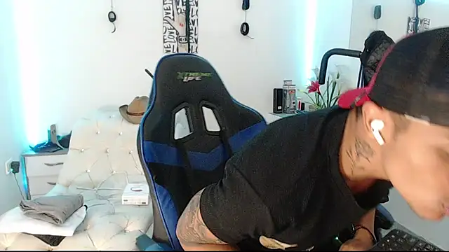 Snapshot of Leonard_Price chatting on March 2025 03:07:01 PM Leonard Price online show from March 2025 03:07:01 PM