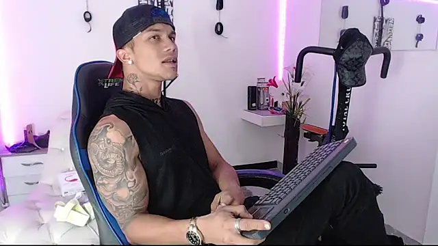 Snapshot of Leonard_Price chatting on March 2025 09:47:02 AM Leonard Price online show from March 2025 09:47:02 AM