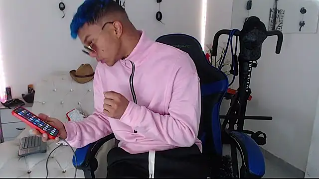 Snapshot of Leonard_Price chatting on March 2025 11:10:02 AM Leonard Price online show from March 2025 11:10:02 AM