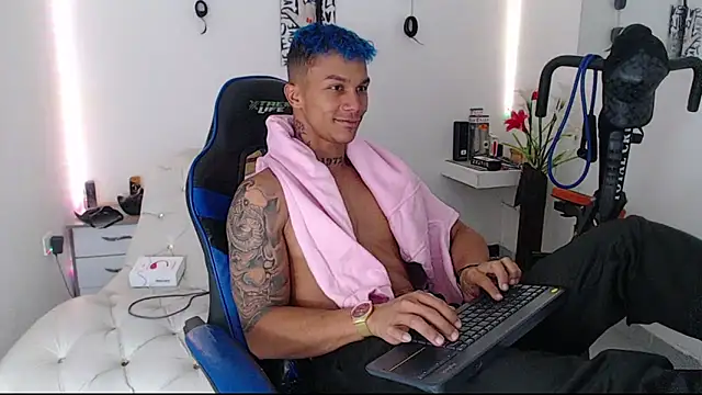 Snapshot of Leonard_Price chatting on March 2025 02:16:01 PM Leonard Price online show from March 2025 02:16:01 PM