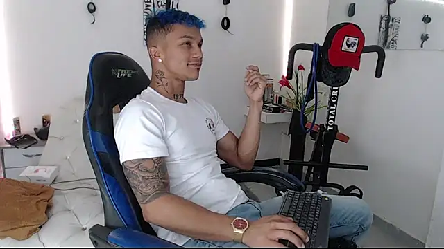 Snapshot of Leonard_Price chatting on March 2025 01:56:02 PM Leonard Price online show from March 2025 01:56:02 PM