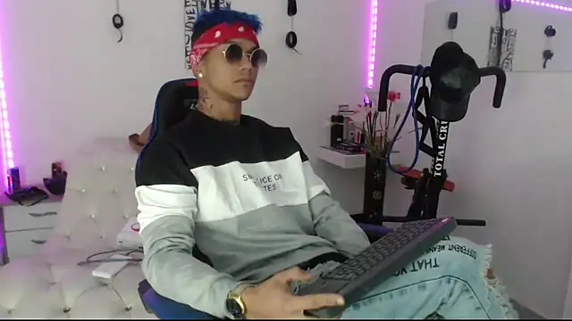 Snapshot of Leonard_Price chatting on March 2025 12:04:02 PM Leonard Price online show from March 2025 12:04:02 PM