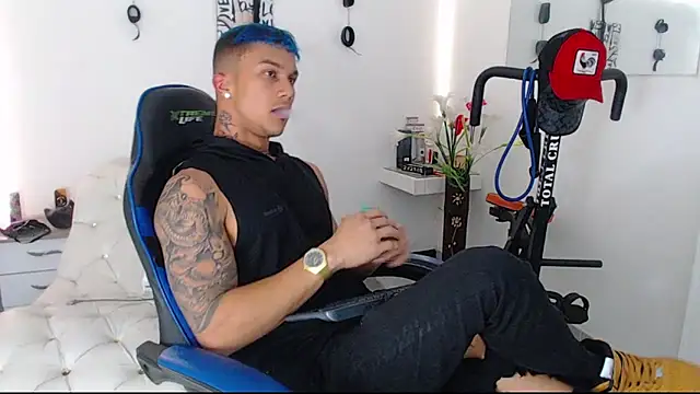 Snapshot of Leonard_Price chatting on March 2025 02:05:02 AM Leonard Price online show from March 2025 02:05:02 AM