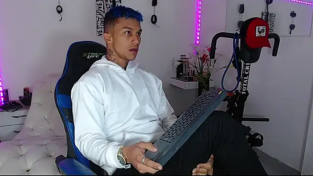 Snapshot of Leonard_Price chatting on March 2025 10:26:01 AM Leonard Price online show from March 2025 10:26:01 AM